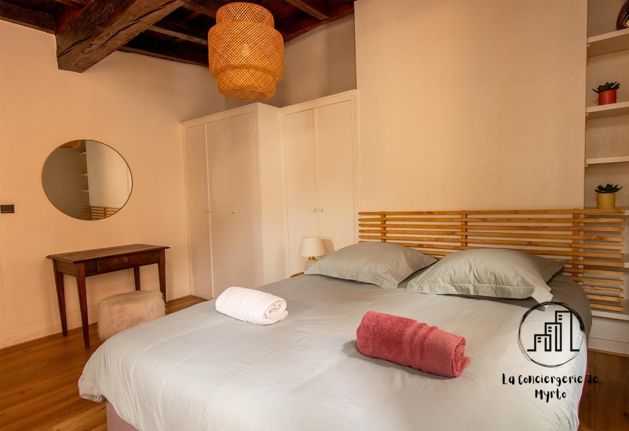 Holiday home Sous Les Toits De Sainte-cecile